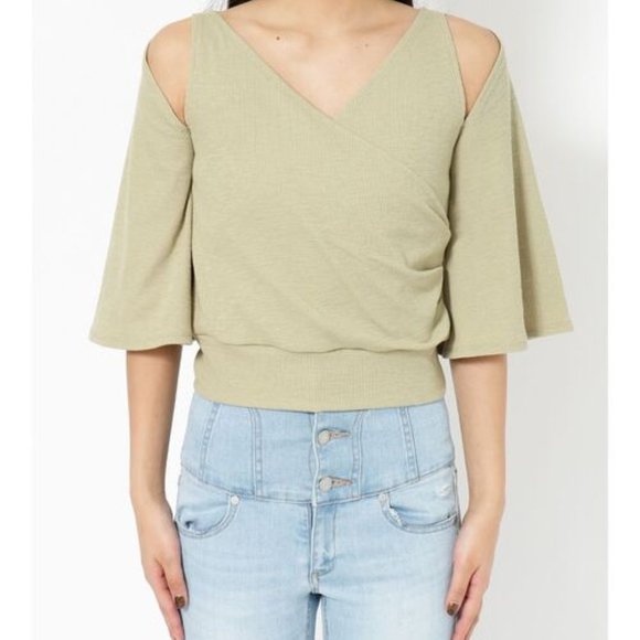 Open shoulder top - Picture 2 of 11